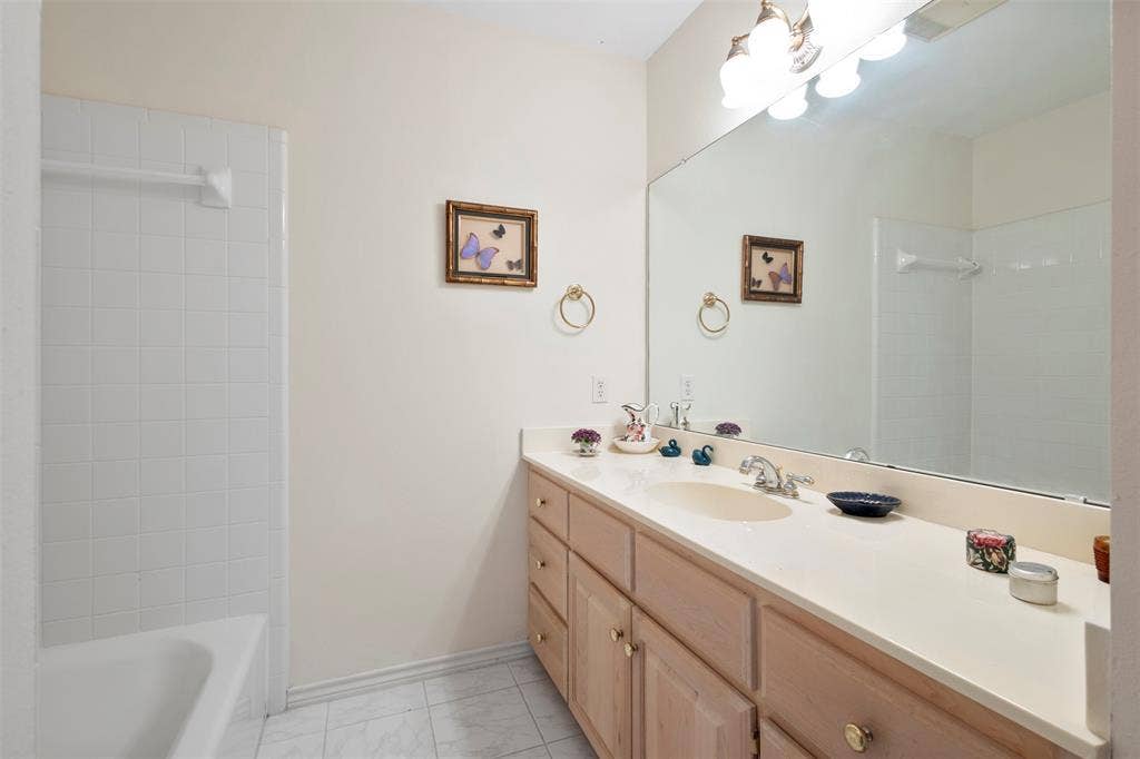 6239-B Fm 879, Ennis, TX 75119 6239-B Fm 879, Ennis, TX 75119