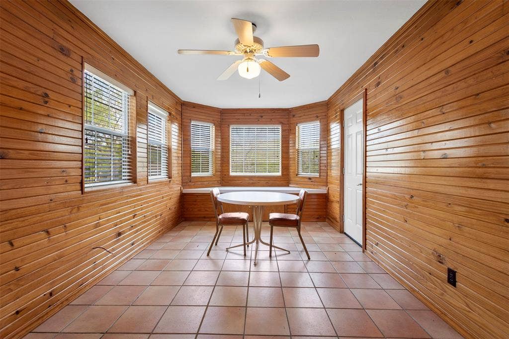 6239-B Fm 879, Ennis, TX 75119 6239-B Fm 879, Ennis, TX 75119