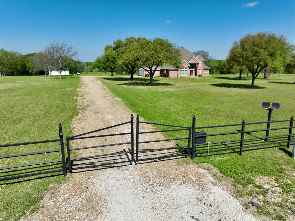 6239-B Fm 879, Ennis, TX 75119 6239-B Fm 879, Ennis, TX 75119