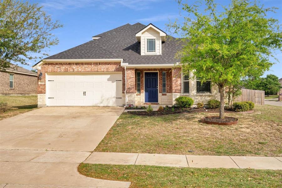 Property photo for 221 Bear Trail, Waxahachie, TX