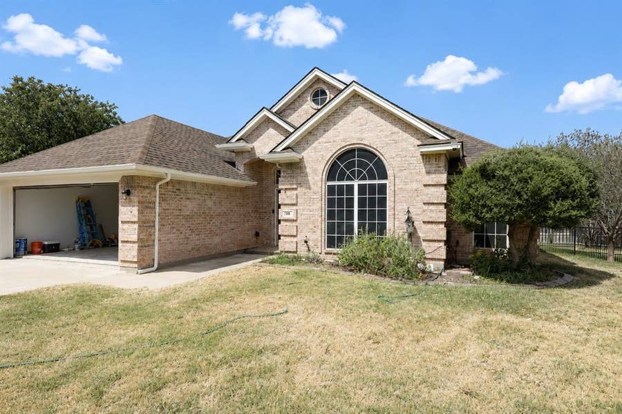 Property photo for 548 NW Wintercrest Road, Burleson, TX