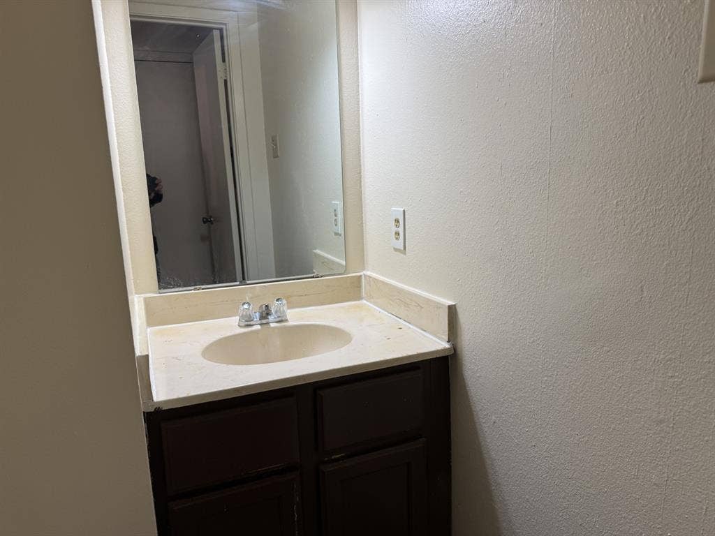 2802 Wimbledon Court, #D, Garland, TX 75041 Half Bath