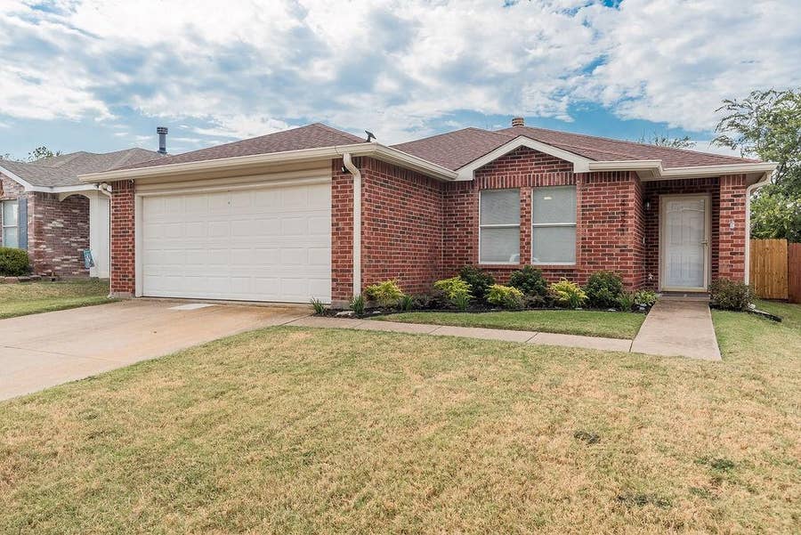 Property photo for 4321 Meadowknoll Drive, Fort Worth, TX