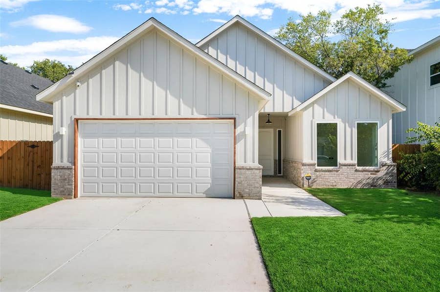 Property photo for 1633 E Tucker Street, Fort Worth, TX