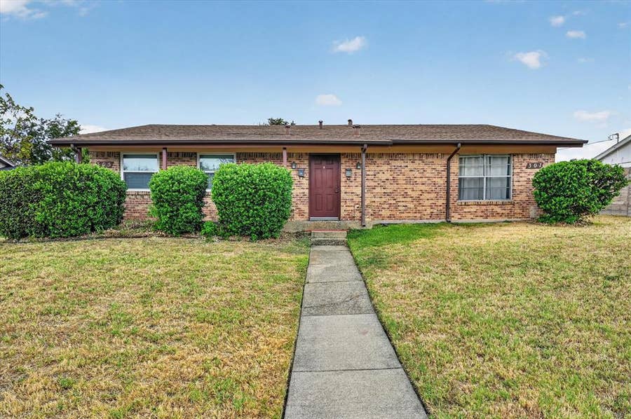 Property photo for 305 Cliff Drive, Garland, TX
