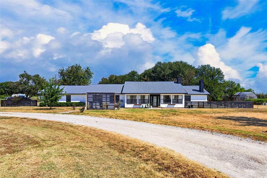 Property photo for 424 Fm 1563, Wolfe City, TX