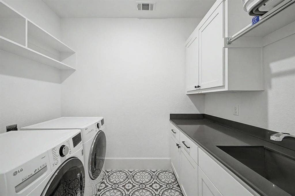 559 Coolair Drive, Dallas, TX 75218 Upstairs laundry room with sink