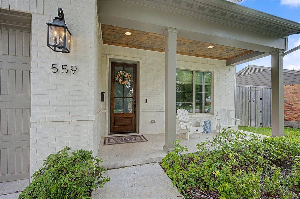 559 Coolair Drive, Dallas, TX 75218 Front porch