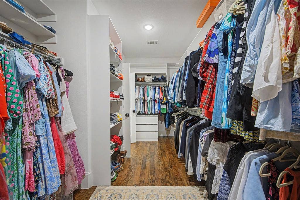 559 Coolair Drive, Dallas, TX 75218 Oversized walk-in primary closet
