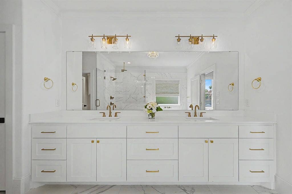 559 Coolair Drive, Dallas, TX 75218 Primary bath with dual sinks