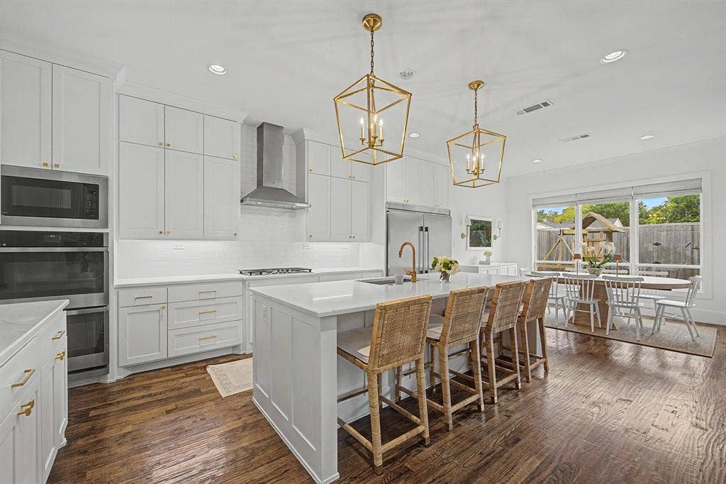 559 Coolair Drive, Dallas, TX 75218 Kitchen with double ovens and walk-in pantry