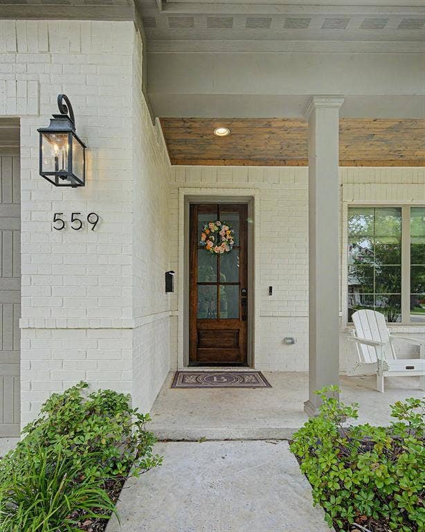 559 Coolair Drive, Dallas, TX 75218 Front door entry