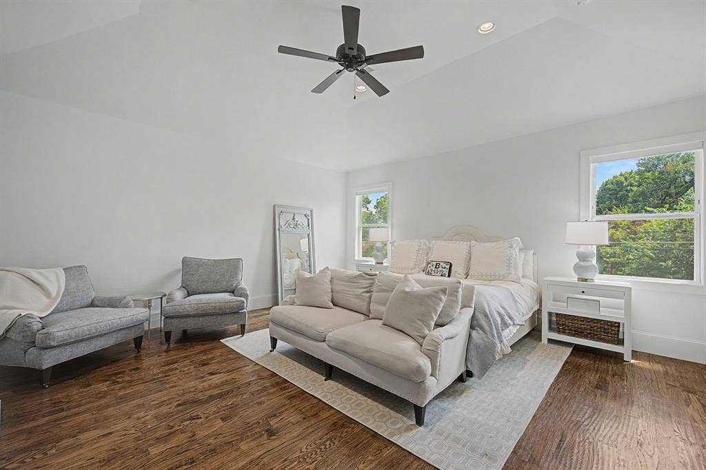 559 Coolair Drive, Dallas, TX 75218 Primary bedroom
