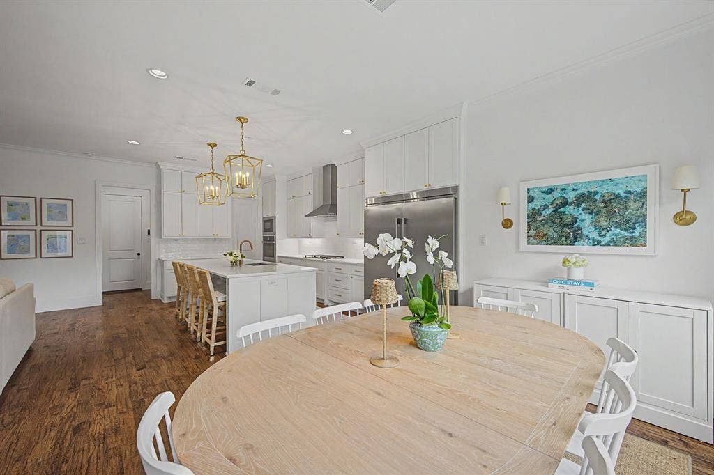 559 Coolair Drive, Dallas, TX 75218 Dining area open to the kitchen