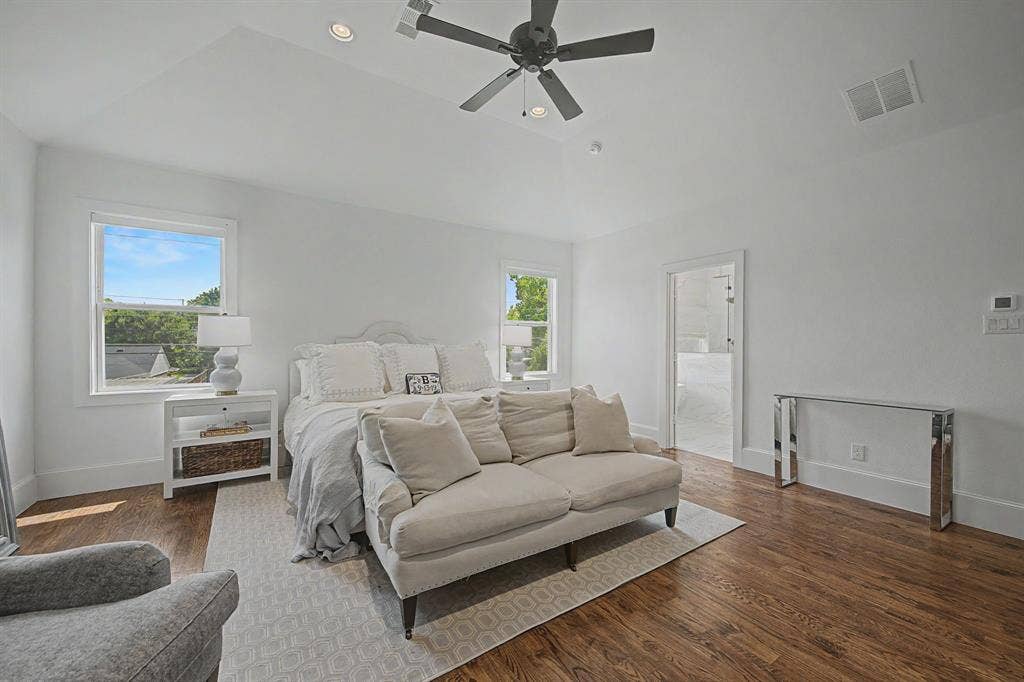 559 Coolair Drive, Dallas, TX 75218 Primary bedroom
