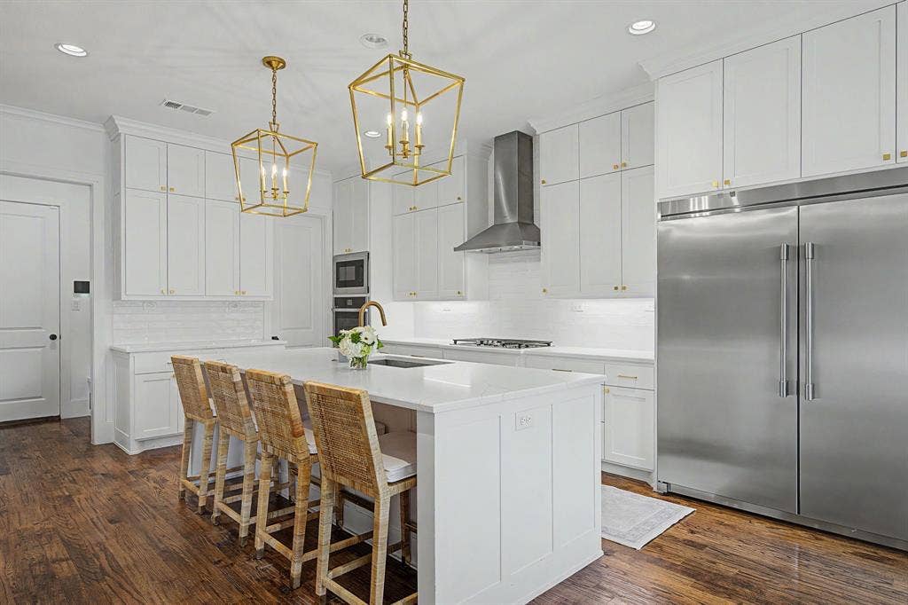 559 Coolair Drive, Dallas, TX 75218 Kitchen with oversized refrigerator