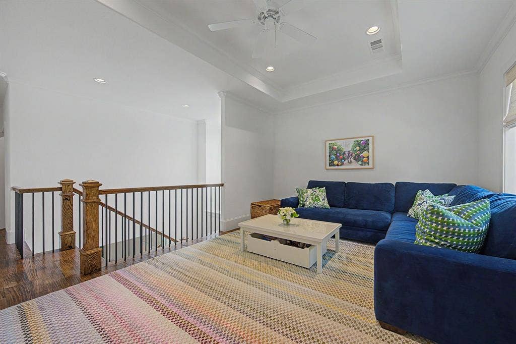 559 Coolair Drive, Dallas, TX 75218 Upstairs den