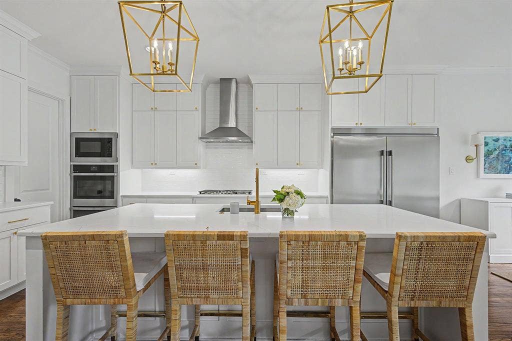 559 Coolair Drive, Dallas, TX 75218 Kitchen with stainless-steel appliances