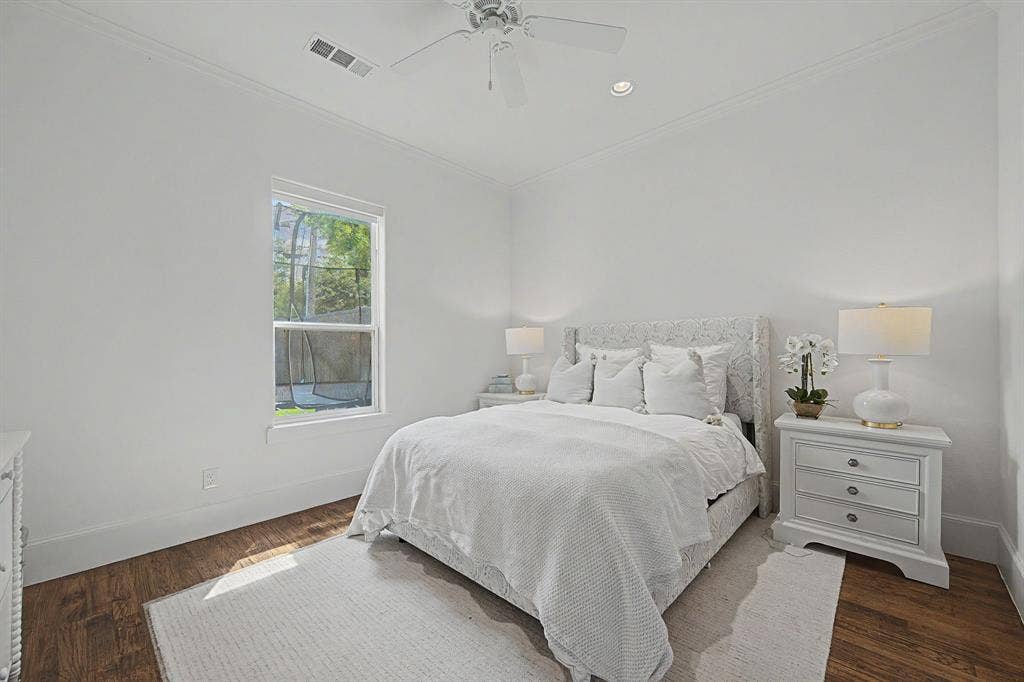 559 Coolair Drive, Dallas, TX 75218 Downstairs bedroom