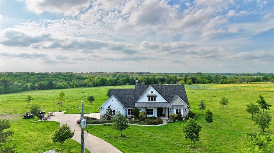Property photo for 400 Bethel Road, Waxahachie, TX