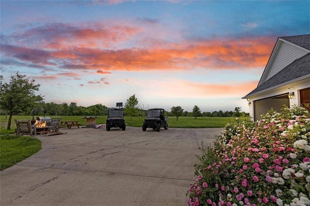 400 Bethel Road, Waxahachie, TX 75167 400 Bethel Road, Waxahachie, TX 75167