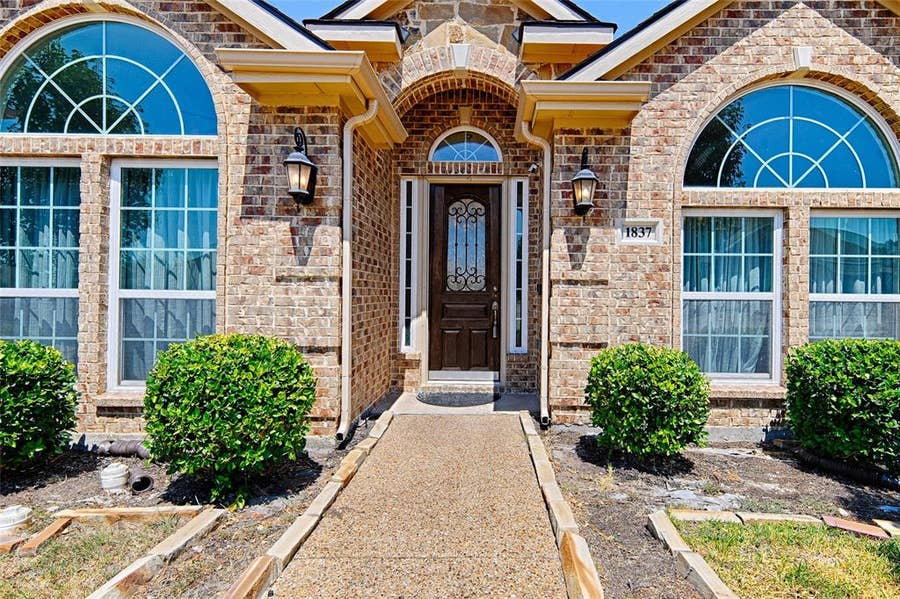 Property photo for 1837 Lakeview Drive, DeSoto, TX