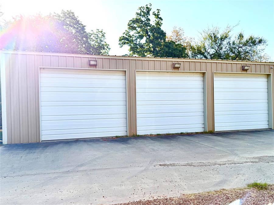 Property photo for 106 Hiawatha Drive, Mabank, TX