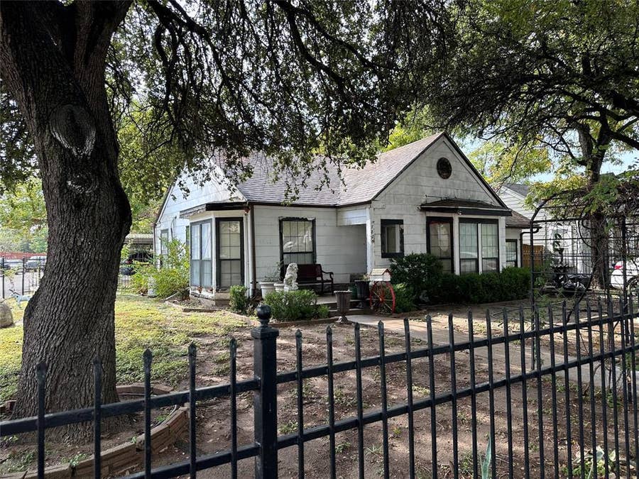 Property photo for 7805 Wanebe Drive, Dallas, TX
