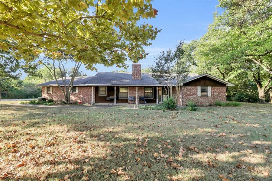 Property photo for 2162 Old Waxahachie Road, Ennis, TX