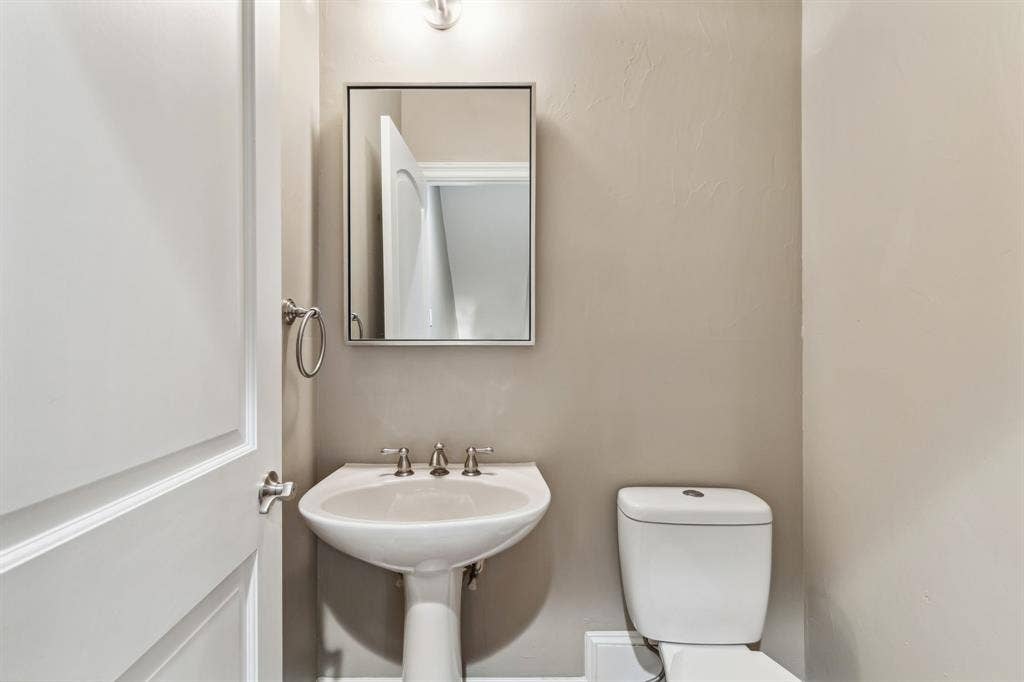 4120 Hawthorne Avenue, #2, Dallas, TX 75219 4120 Hawthorne Avenue, #2, Dallas, TX 75219