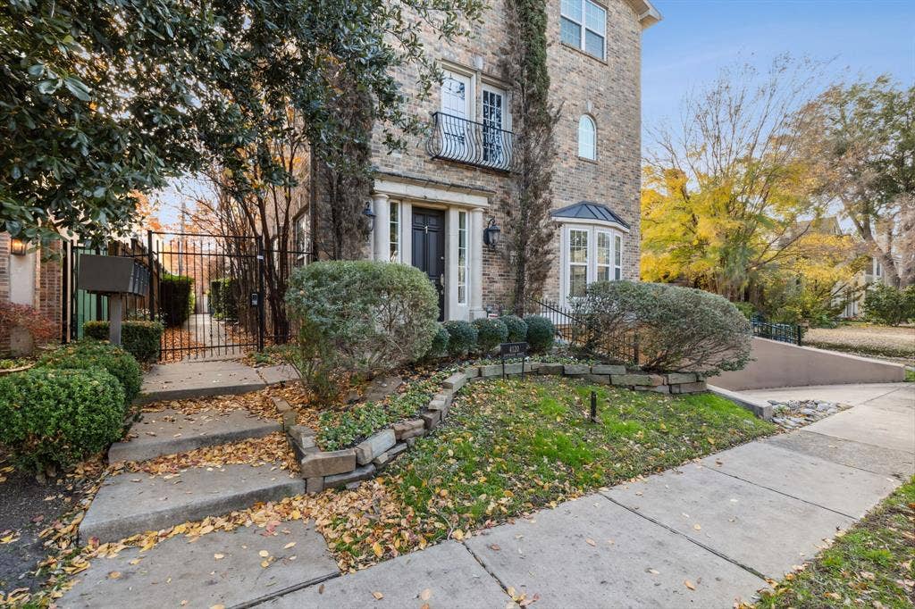 4120 Hawthorne Avenue, #2, Dallas, TX 75219 4120 Hawthorne Avenue, #2, Dallas, TX 75219