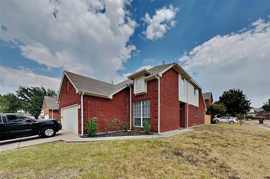 Property photo for 11800 Porcupine Drive, Fort Worth, TX