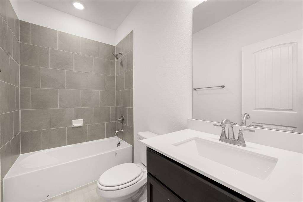 4747 Farmers Drive, Celina, TX 75009 8_6937 Freight Train- Bathroom-1