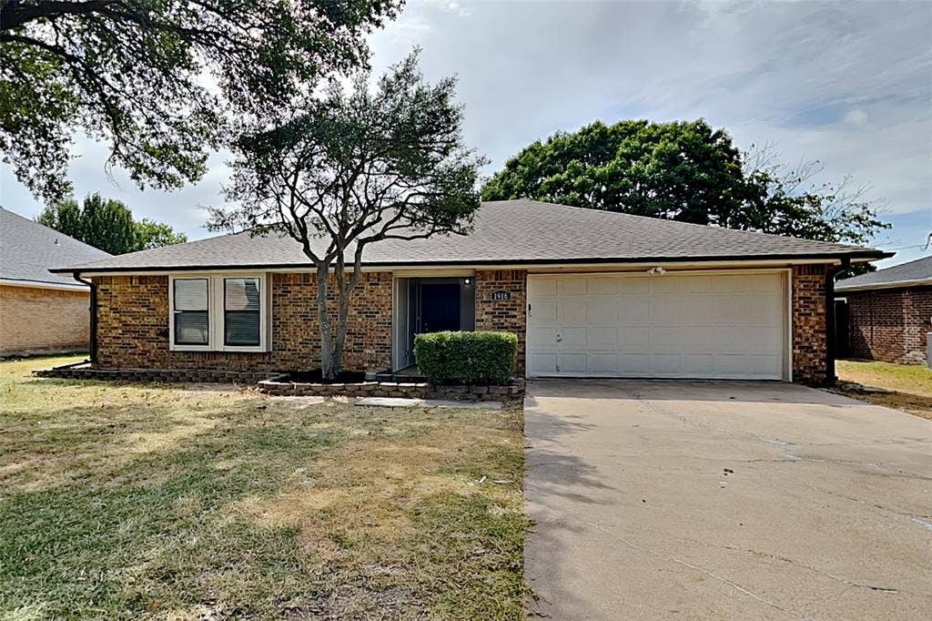 1916 Sharon Drive, Corinth, TX 76210 1916 Sharon Drive, Corinth, TX 76210