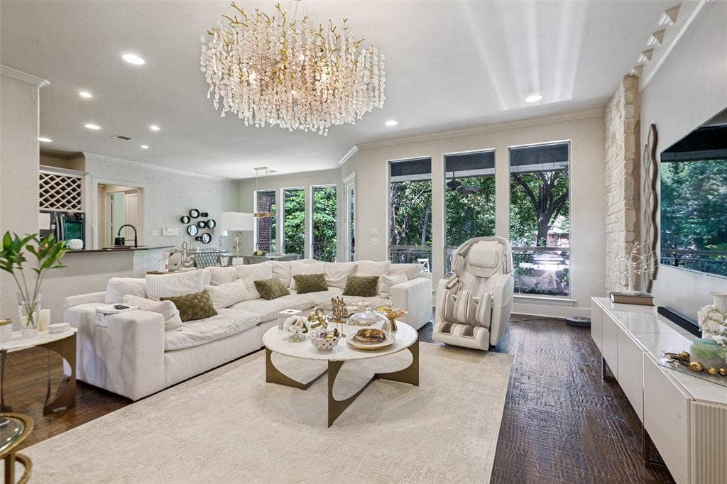 1119 Winding Brook Drive, Garland, TX 75044 1119 Winding Brook Drive, Garland, TX 75044