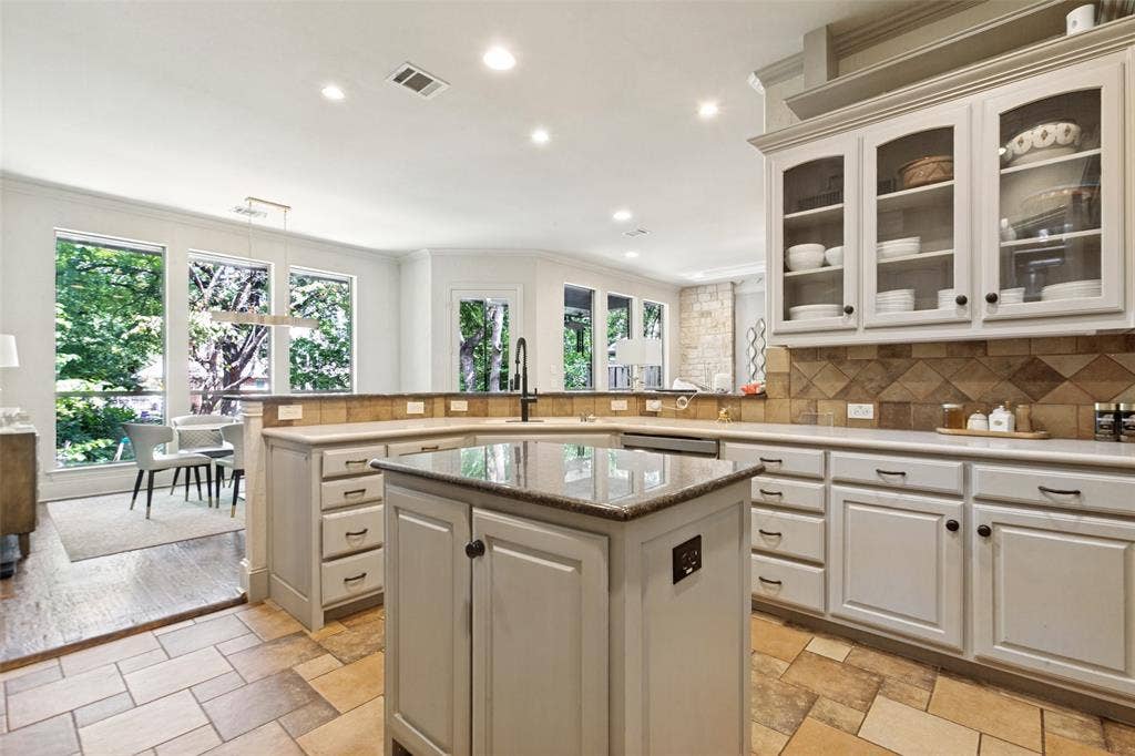 1119 Winding Brook Drive, Garland, TX 75044 1119 Winding Brook Drive, Garland, TX 75044