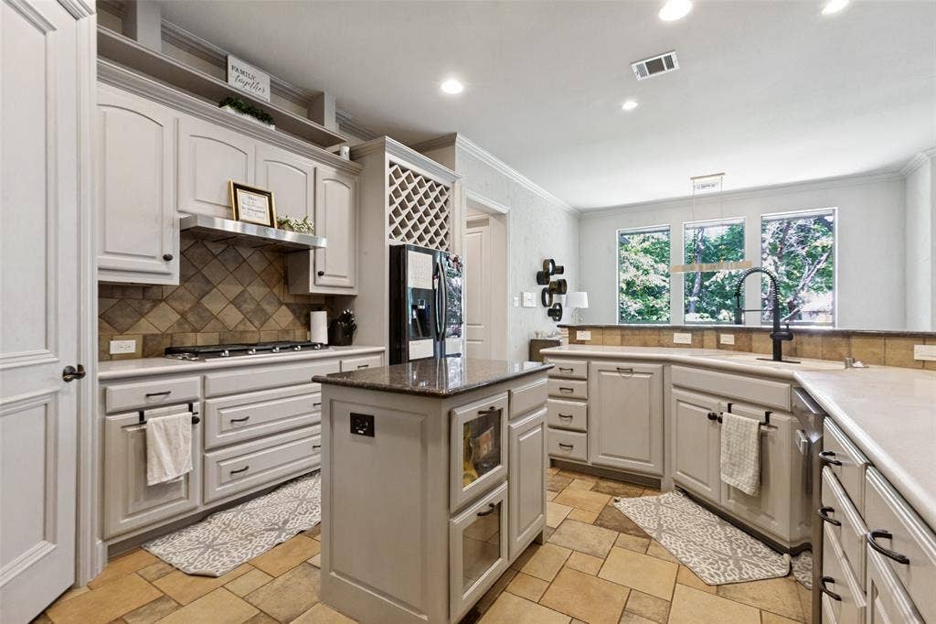 1119 Winding Brook Drive, Garland, TX 75044 1119 Winding Brook Drive, Garland, TX 75044