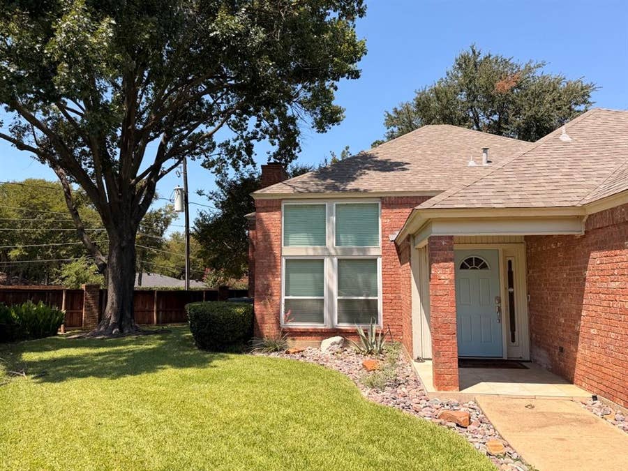Property photo for 2024 N Saint Andrews Court, Arlington, TX