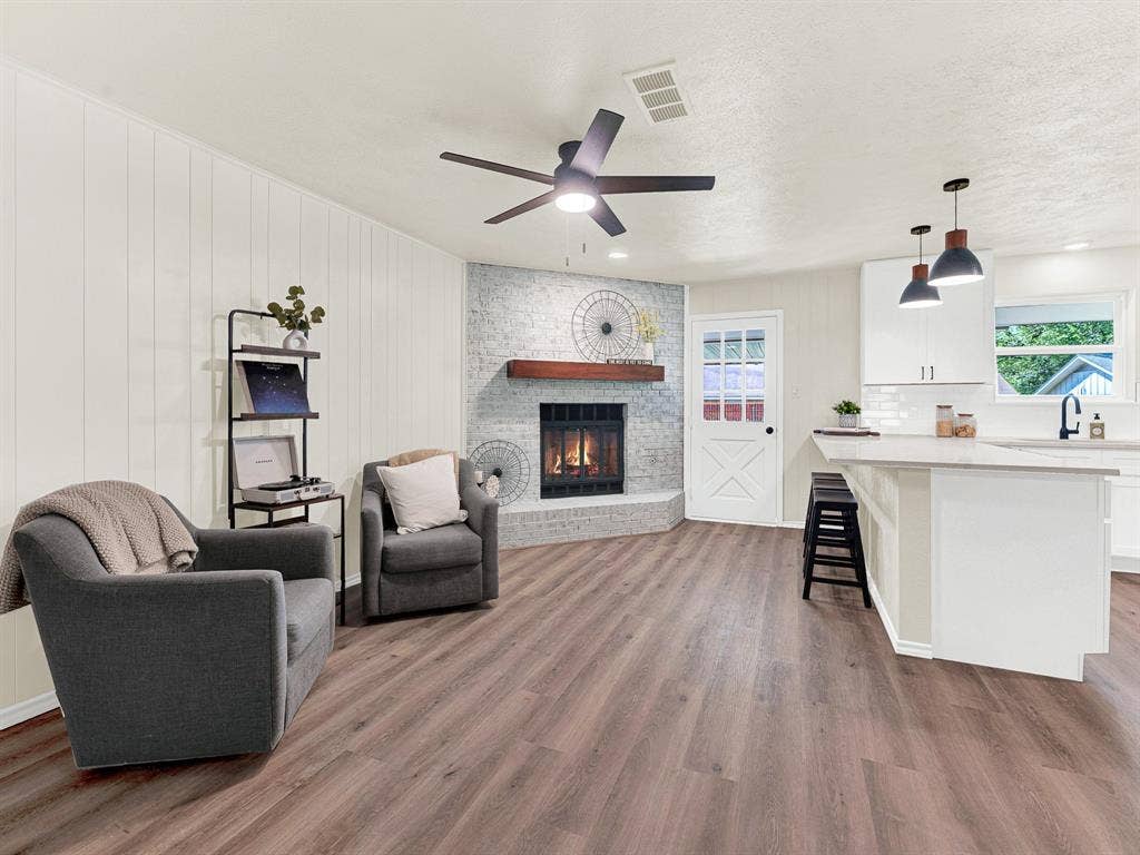 1926 Normandy Drive, Irving, TX 75060 1926 Normandy Drive, Irving, TX 75060