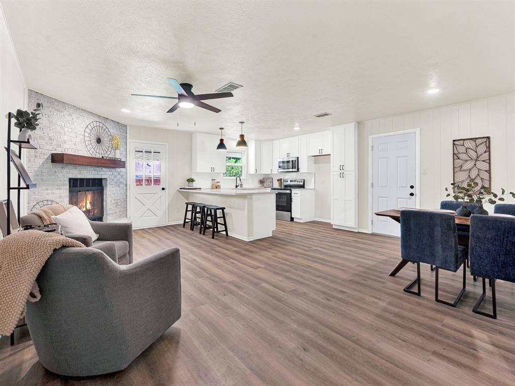 1926 Normandy Drive, Irving, TX 75060 1926 Normandy Drive, Irving, TX 75060