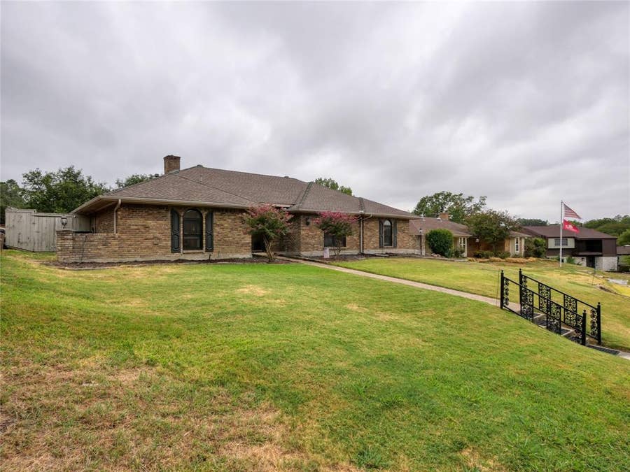 Property photo for 1409 Sun Valley Drive, Garland, TX