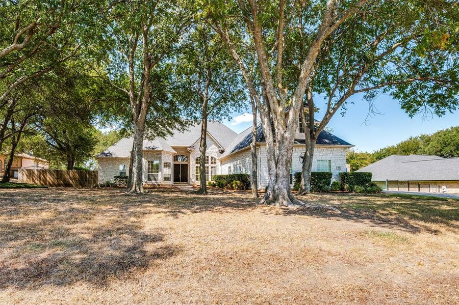 Property photo for 405 Rolling Oaks Ridge, Cedar Hill, TX