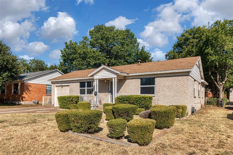 Property photo for 1017 E Spurgeon Street, Fort Worth, TX