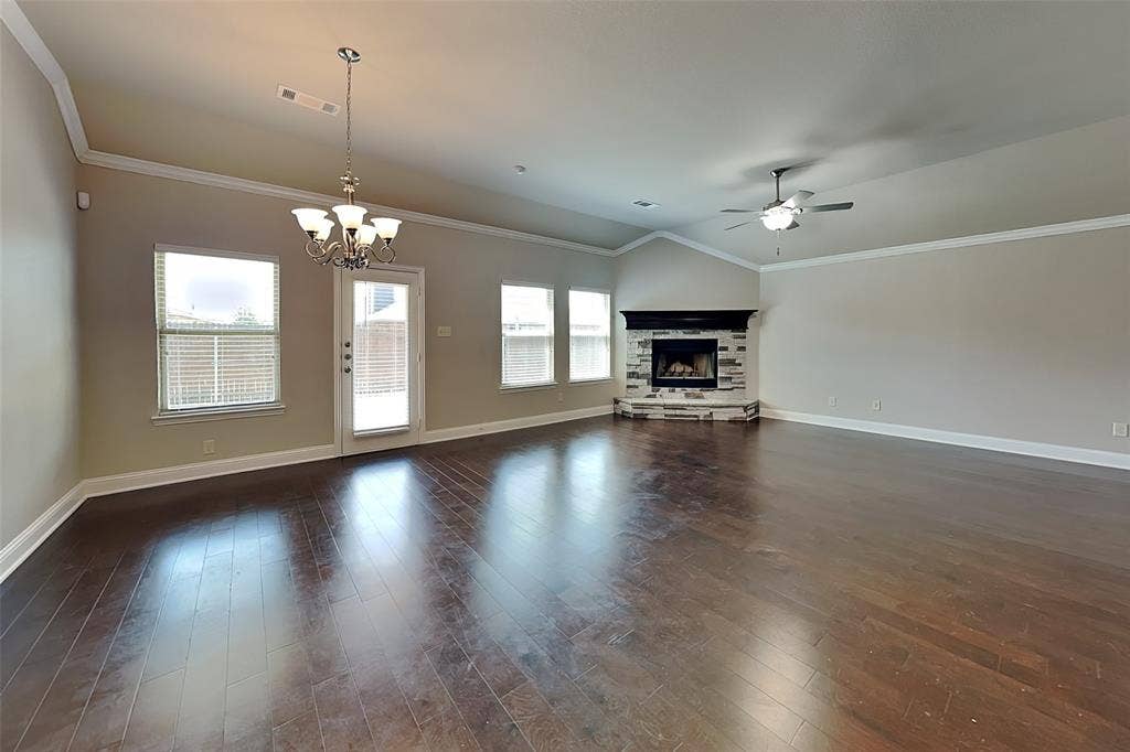 218 Valley View Drive, Waxahachie, TX 75167 218 Valley View Drive, Waxahachie, TX 75167