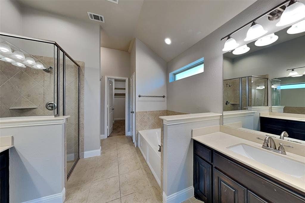 218 Valley View Drive, Waxahachie, TX 75167 218 Valley View Drive, Waxahachie, TX 75167