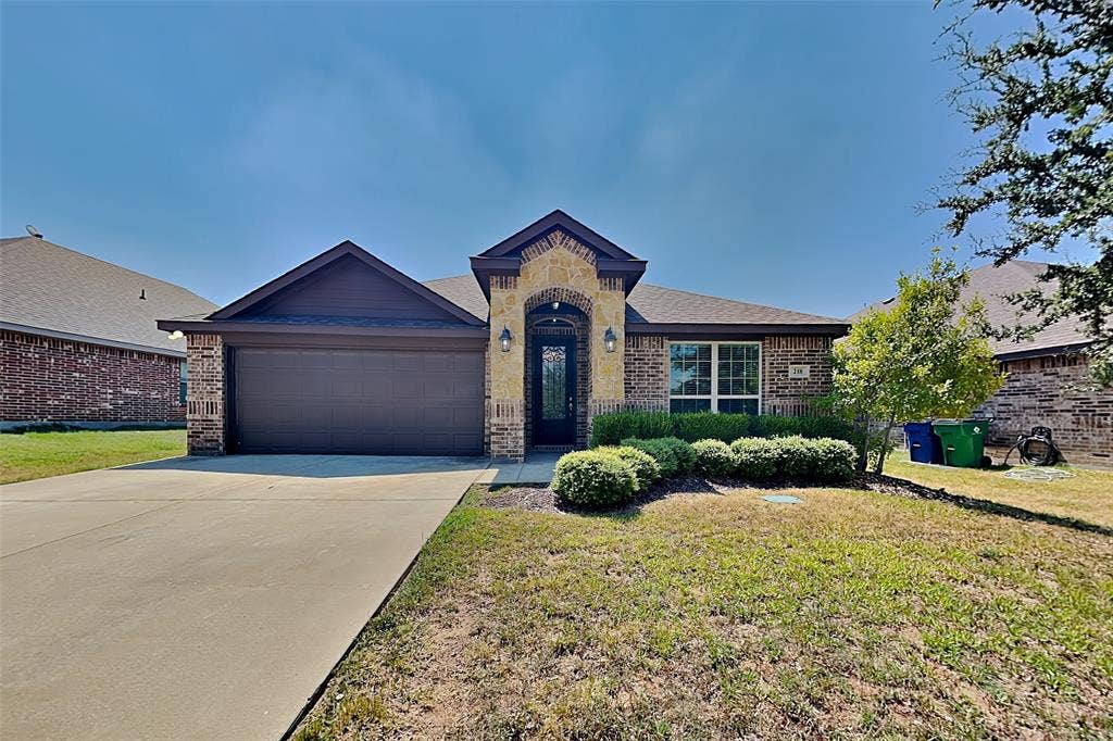 218 Valley View Drive, Waxahachie, TX 75167 218 Valley View Drive, Waxahachie, TX 75167