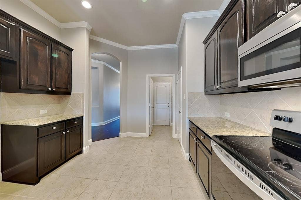 218 Valley View Drive, Waxahachie, TX 75167 218 Valley View Drive, Waxahachie, TX 75167