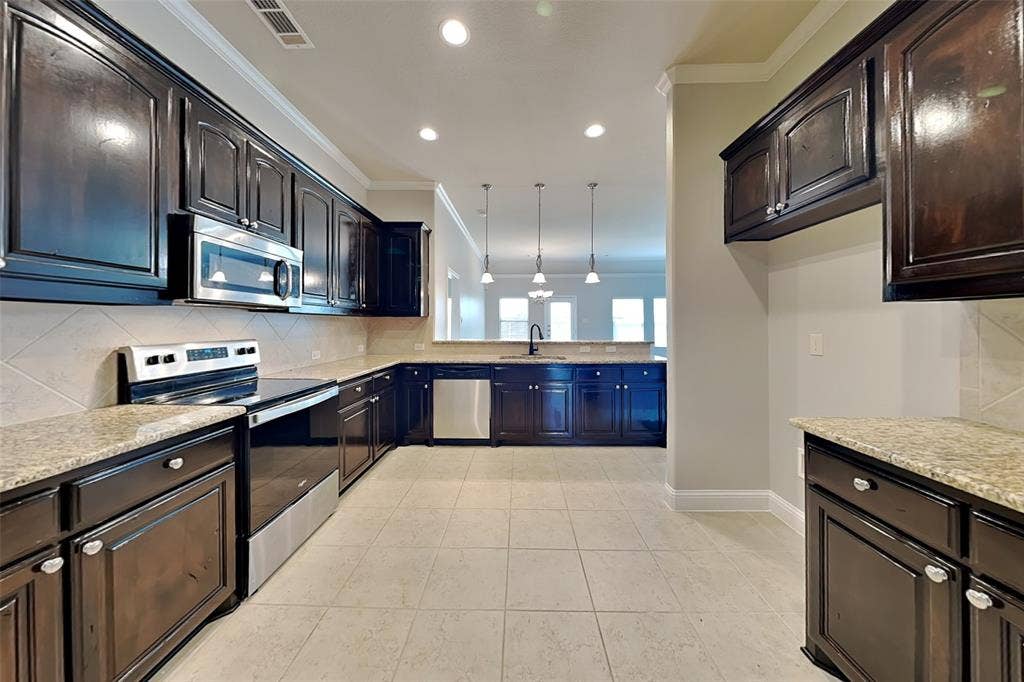 218 Valley View Drive, Waxahachie, TX 75167 218 Valley View Drive, Waxahachie, TX 75167