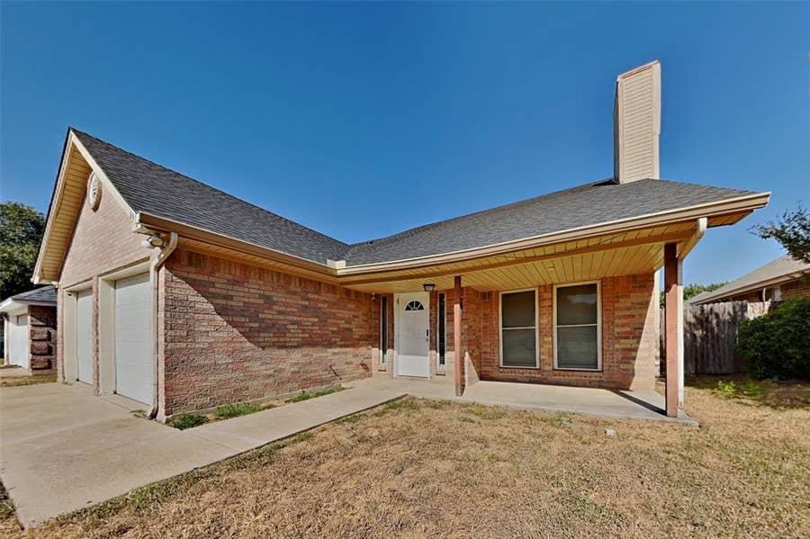 Property photo for 6332 Glen Knoll Drive, Fort Worth, TX