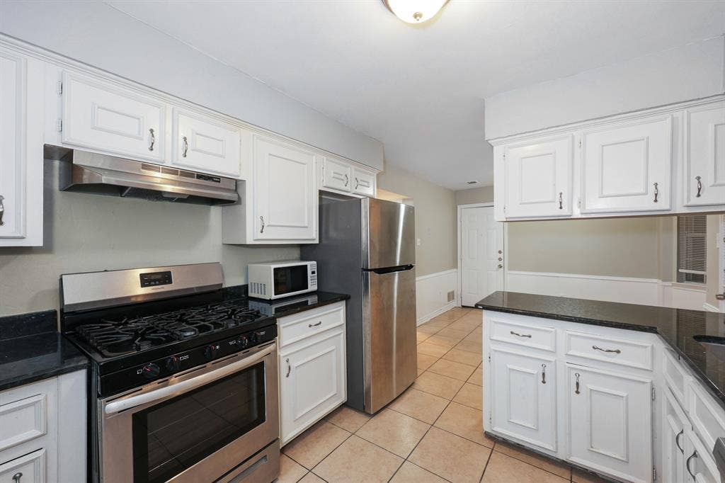2404 Dalgreen Drive, Plano, TX 75075 2404 Dalgreen Drive, Plano, TX 75075